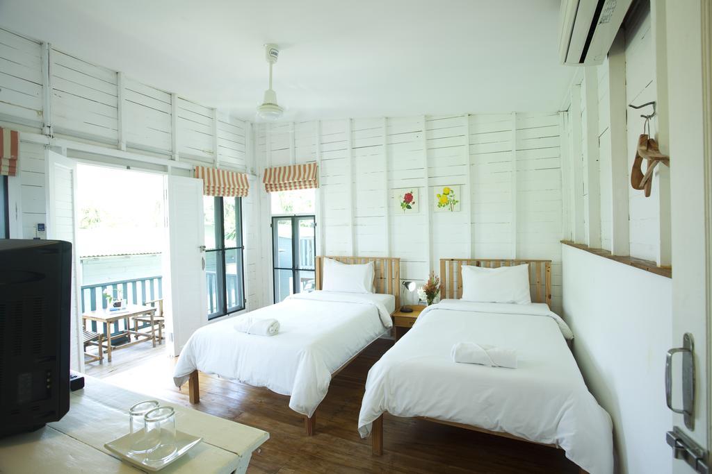 Sunshine Inn Resort Khao Lak Værelse billede