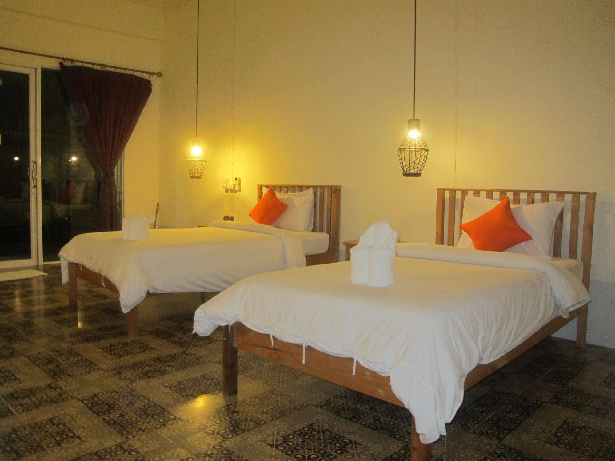Sunshine Inn Resort Khao Lak Eksteriør billede