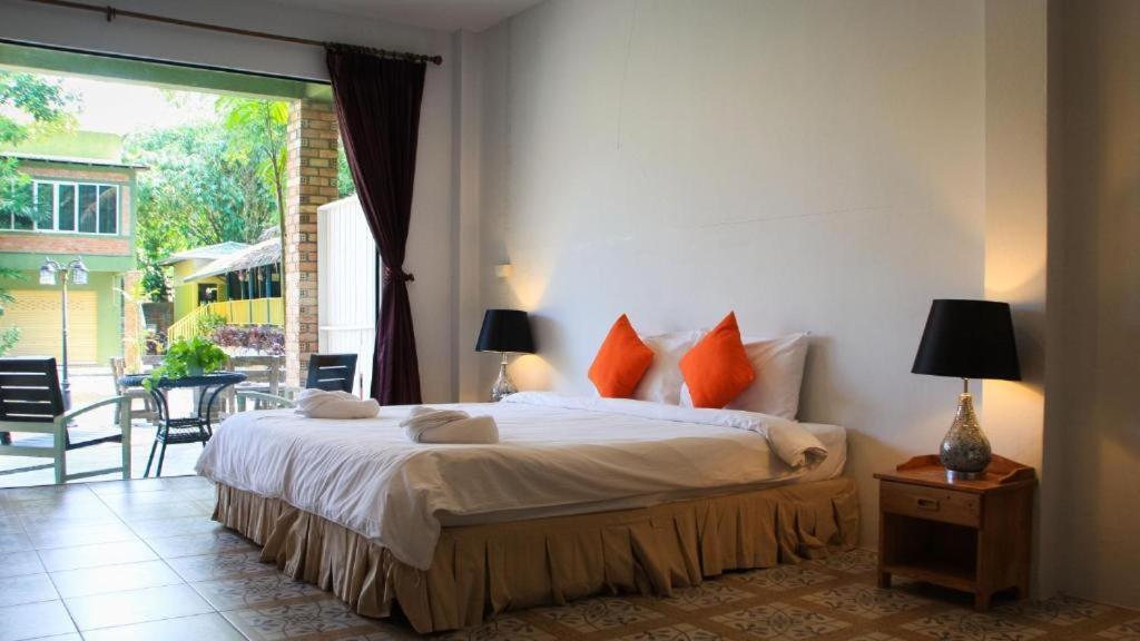Sunshine Inn Resort Khao Lak Eksteriør billede
